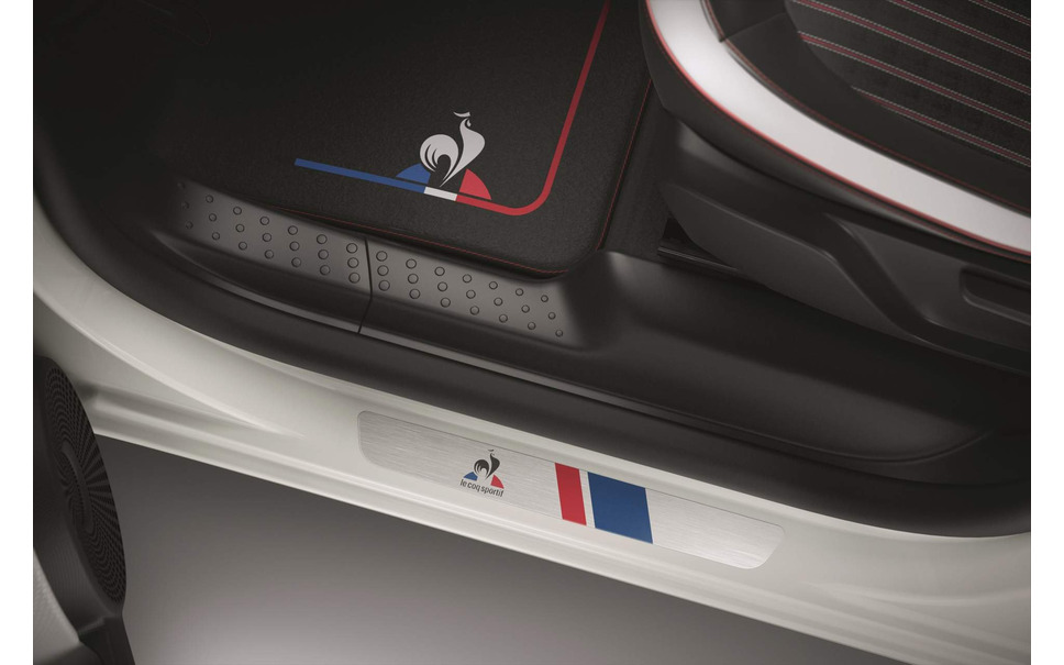 ルノー トゥインゴ 改良新型 1万1400ユーロから 今春欧州発売へ 7枚目の写真 画像 レスポンス Response Jp ルノー トゥインゴ 改良新型 1万1400ユーロから 今春欧州発売へ 7枚目の写真 画像 レスポンス Response Jp