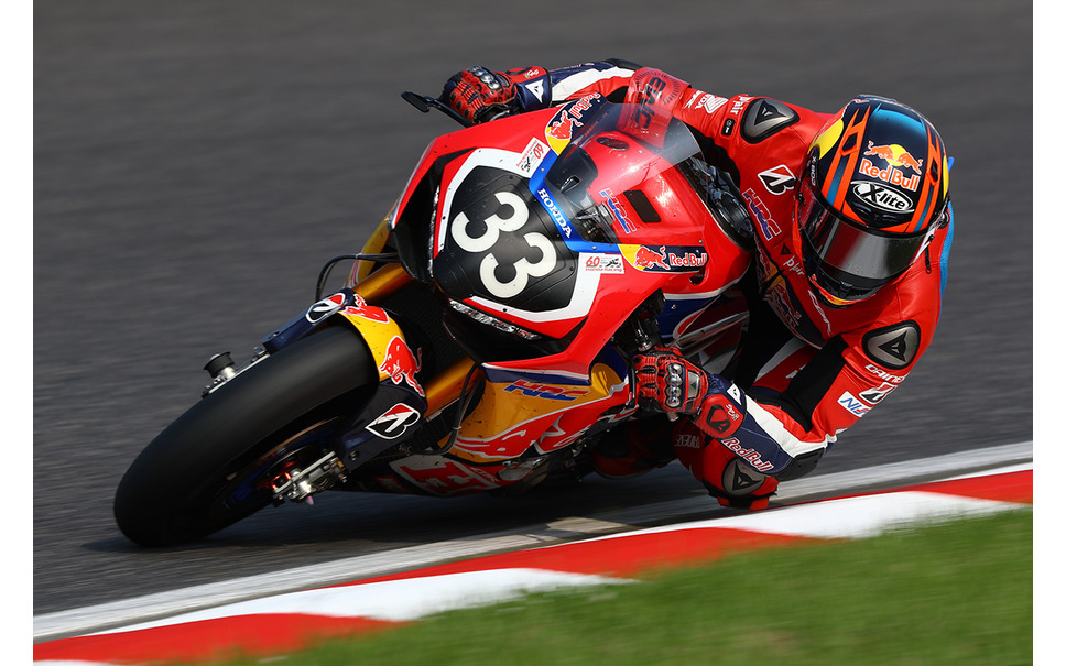 鈴鹿8耐 力走見せたホンダファクトリー高橋巧 攻めた4スティントだった 3枚目の写真 画像 レスポンス Response Jp 鈴鹿8耐 力走見せたホンダファクトリー高橋巧 攻めた4スティントだった 3枚目の写真 画像 レスポンス Response Jp