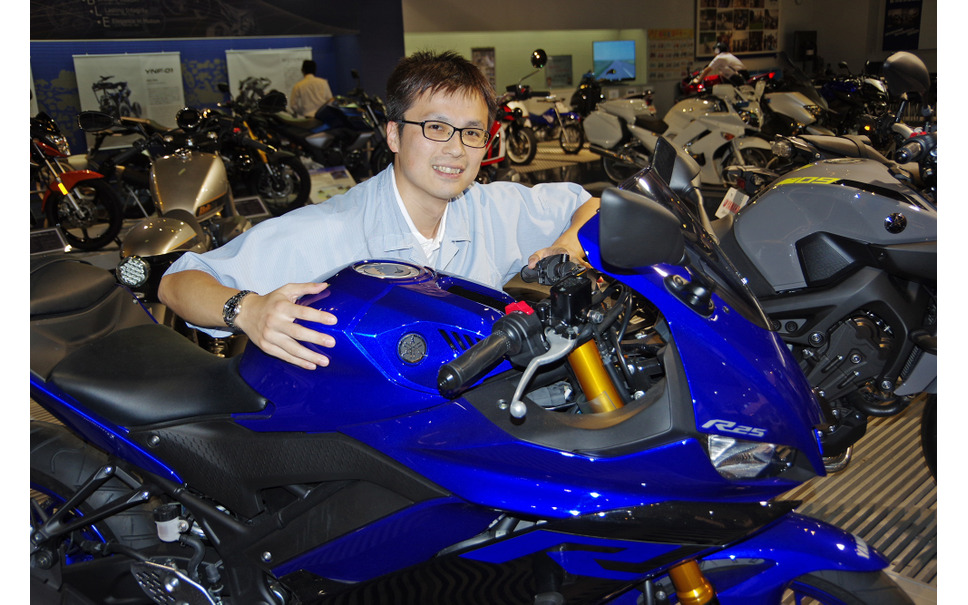 ヤマハ R25 R3 若者に人気の理由は 日常と R のバランスにあった 開発者インタビュー 6枚目の写真 画像 レスポンス Response Jp ヤマハ R25 R3 若者に人気の理由は 日常と R のバランスにあった 開発者インタビュー 6枚目の写真 画像 レスポンス Response Jp