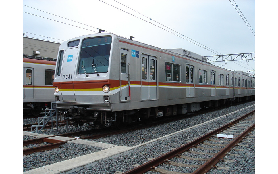 全車両にフリースペース 有楽町線 副都心線に7000系の後継車 デビューは年度下半期 7枚目の写真 画像 レスポンス Response Jp 全車両にフリースペース 有楽町線 副都心線に7000系の後継車 デビューは年度下半期 7枚目の写真 画像 レスポンス Response Jp