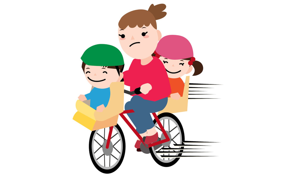 ヒヤリ体験投稿キャンペーン 大賞は 自転車の前後に幼児を乗せた母親がスマホしながら歩道を無灯火走行 1枚目の写真 画像 レスポンス Response Jp