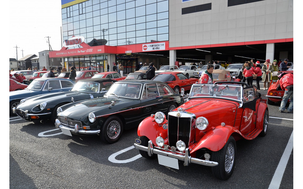 フェラーリ スカイライン パブリカなど クリスマスカラーの旧車が集う クラシックカーフェスティバルinヘイワールド 8枚目の写真 画像 レスポンス Response Jp