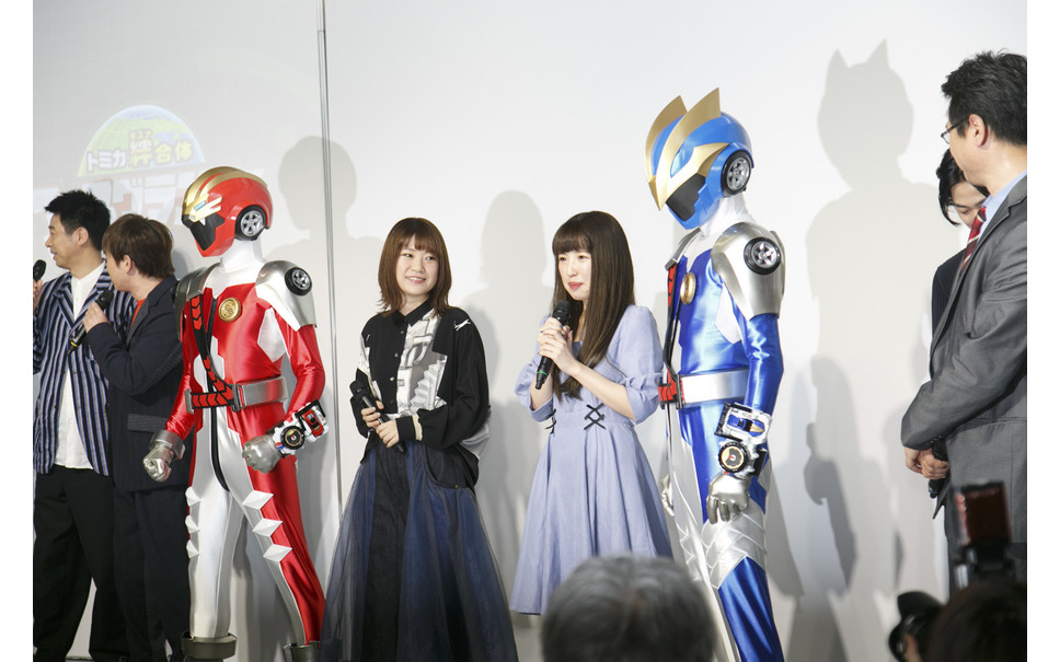 アニメ トミカ絆合体 アースグランナー 製作発表会 応援団長の よゐこ と声優陣が作品紹介 4月放送 6枚目の写真 画像 レスポンス Response Jp