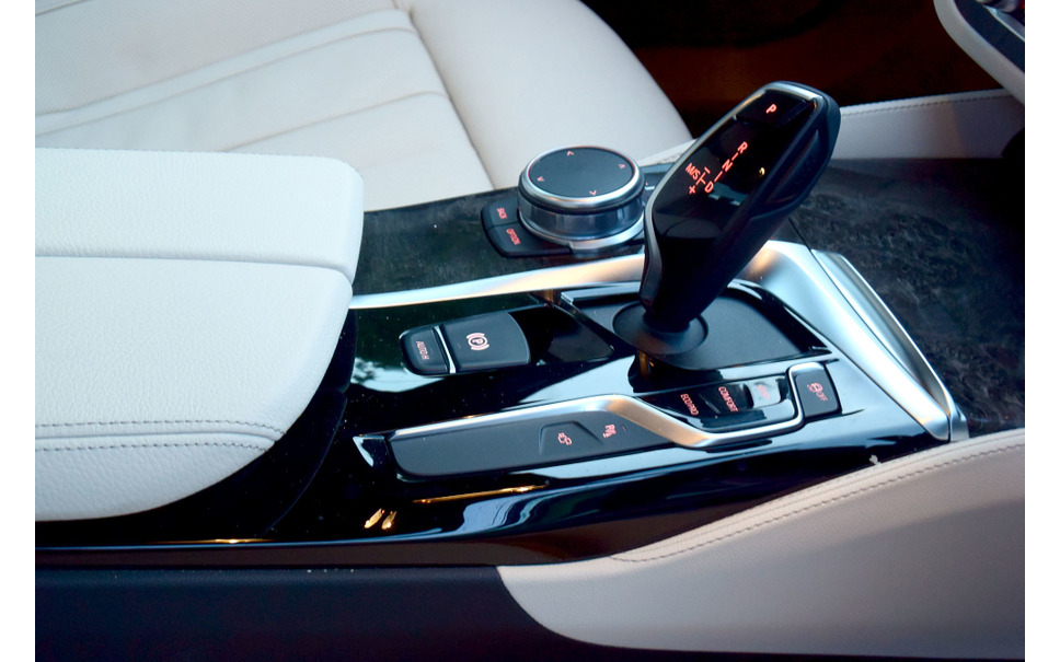 Bmw 5シリーズ 1500km試乗 何だかんだ言ってもやっぱりeセグの主役級 後編 24枚目の写真 画像 レスポンス Response Jp Bmw 5シリーズ 1500km試乗 何だかんだ言ってもやっぱりeセグの主役級 後編 24枚目の写真 画像 レスポンス Response Jp