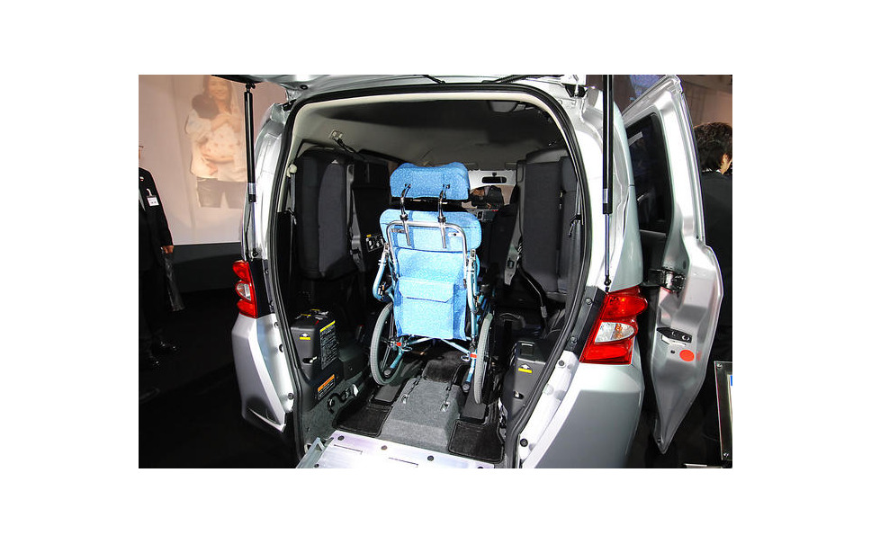 ホンダ フリード 発表 車いすのまま乗降できる福祉車両 ホンダ登録車で初 3枚目の写真 画像 レスポンス Response Jp