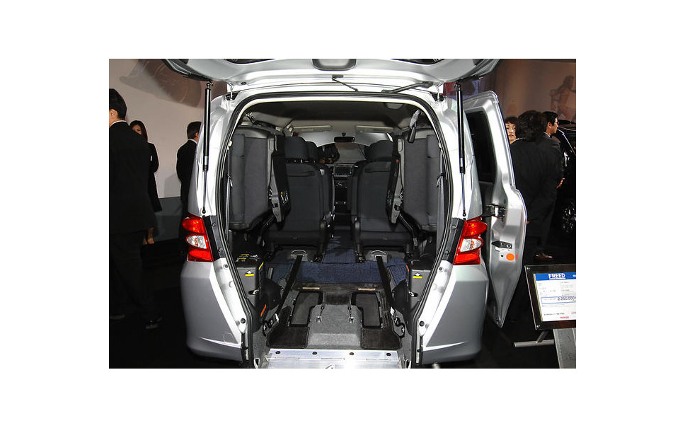 ホンダ フリード 発表 車いすのまま乗降できる福祉車両 ホンダ登録車で初 5枚目の写真 画像 レスポンス Response Jp