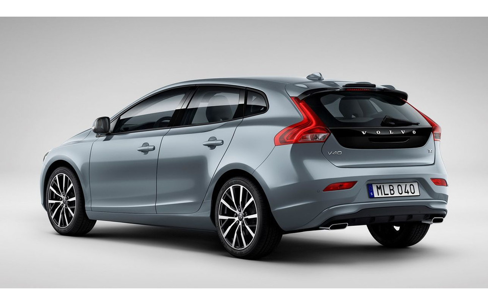 ボルボ V40 改良新型まとめ フルモデルチェンジ並の大幅改良 価格やセグメント比較 試乗記 5枚目の写真 画像 レスポンス Response Jp ボルボ V40 改良新型まとめ フルモデルチェンジ並の大幅改良 価格やセグメント比較 試乗記 5枚目の写真 画像 レスポンス Response Jp