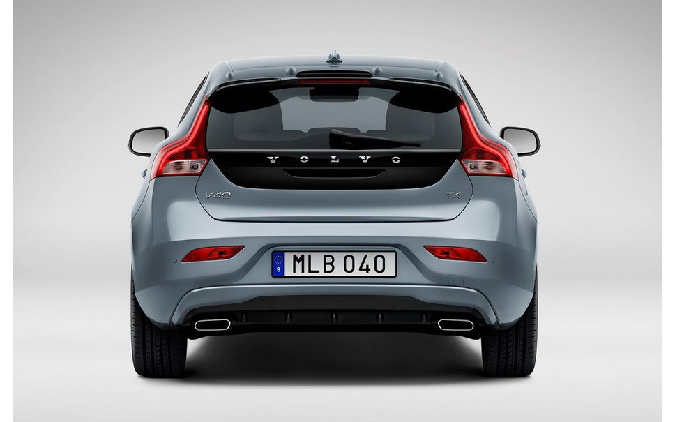 ボルボ V40 改良新型まとめ フルモデルチェンジ並の大幅改良 価格やセグメント比較 試乗記 7枚目の写真 画像 レスポンス Response Jp ボルボ V40 改良新型まとめ フルモデルチェンジ並の大幅改良 価格やセグメント比較 試乗記 7枚目の写真 画像 レスポンス Response Jp