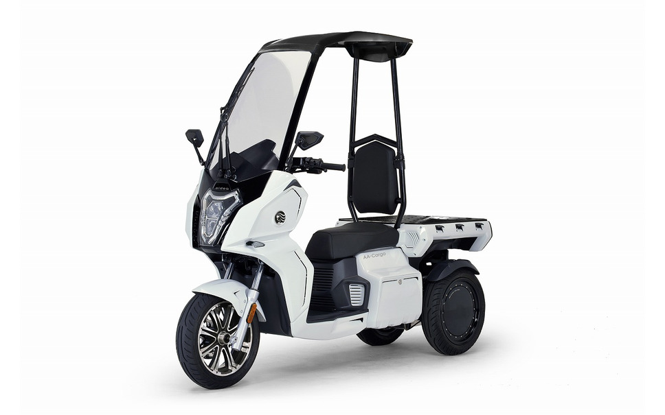 屋根付きバイクのメリット、デメリット、新車・中古車価格を徹底解説！ カーナリズム