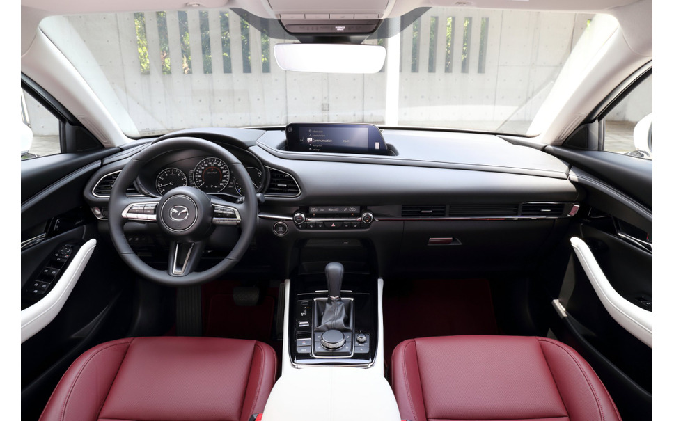 Cx 30って運転しやすいの 室内の広さは大丈夫 ガッツリ解説 カーナリズム Cx 30って運転しやすいの 室内の広さは大丈夫 ガッツリ解説 カーナリズム