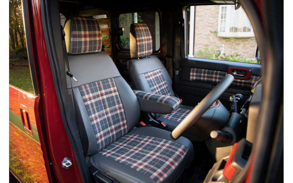 初代ジムニーが蘇る N Vanをネオクラシカルに仕立てた ダムドの ジムニー ザ ルーツ N Van デナリ で感じる大好きなモノに囲まれる幸せな時間 50枚目の写真 画像 レスポンス Response Jp