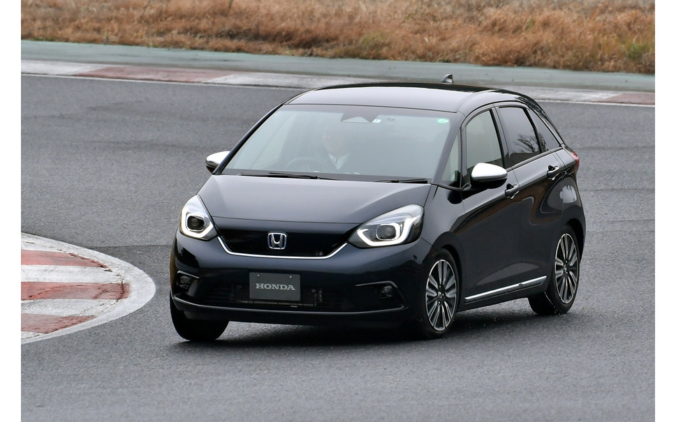 ホンダ フィット モデューロx プロトタイプ 試乗 独自のエアロバンパーで走りの質感が変わる 片岡英明 12枚目の写真 画像 レスポンス Response Jp ホンダ フィット モデューロx プロトタイプ 試乗 独自のエアロバンパーで走りの質感が変わる 片岡英明 12枚目の写真 画像 レスポンス Response Jp