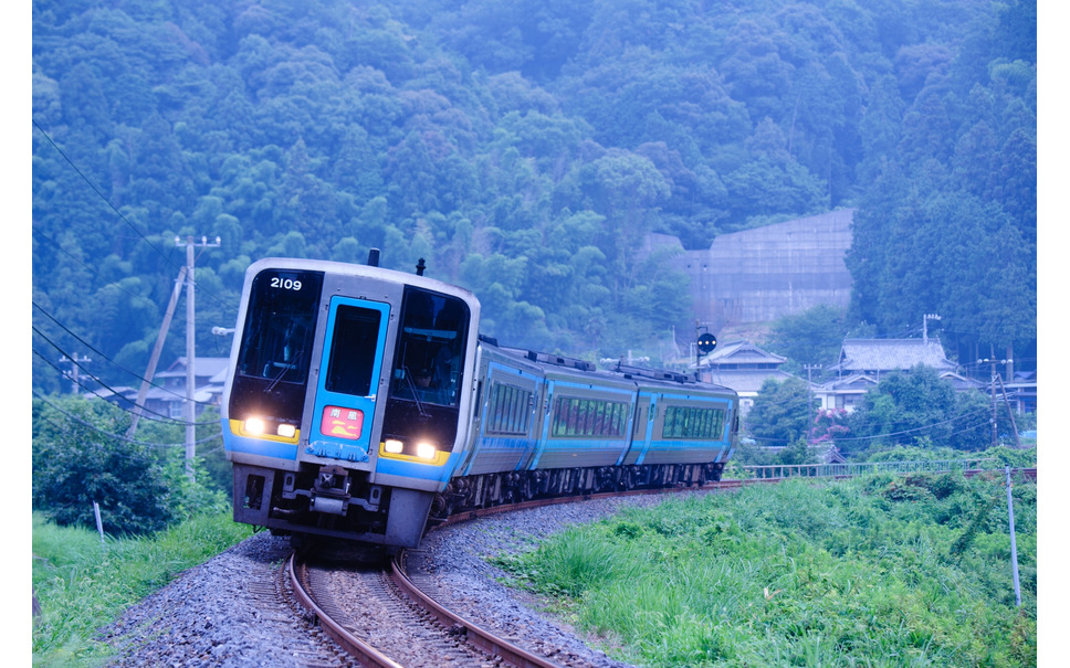 半室グリーン車と中間車に乗る最後のチャンス Jr四国が廃車予定の00系気動車に乗るツアー 5月8 9 15日 2枚目の写真 画像 レスポンス Response Jp