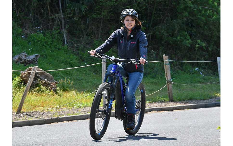 電アシ自転車でも走りはバイク並み!? 最新スポーツeバイク 2台をプチ