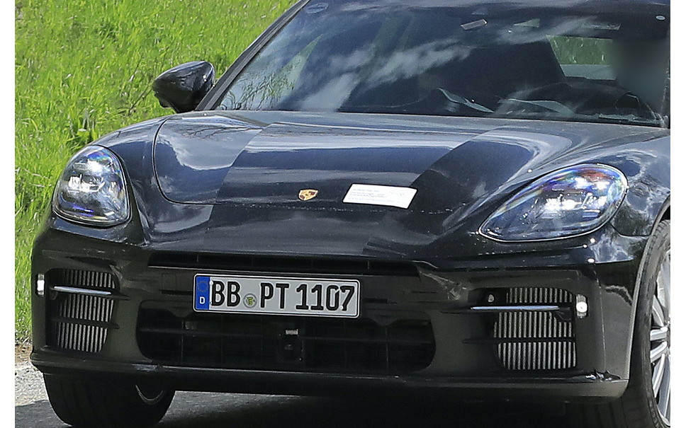 ナンバー上部にインテーク 顔が違う ポルシェ パナメーラ 謎のプロト車両の正体は 1枚目の写真 画像 レスポンス Response Jp ナンバー上部にインテーク 顔が違う ポルシェ パナメーラ 謎のプロト車両の正体は 1枚目の写真 画像 レスポンス Response Jp