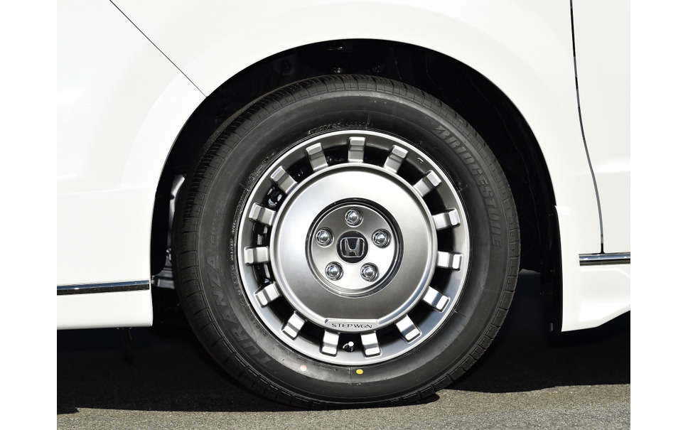 ホンダ ステップワゴン 新型 純正パーツも先行公開 キーワードは Sports Mix Emotional Solid 14枚目の写真 画像 レスポンス Response Jp