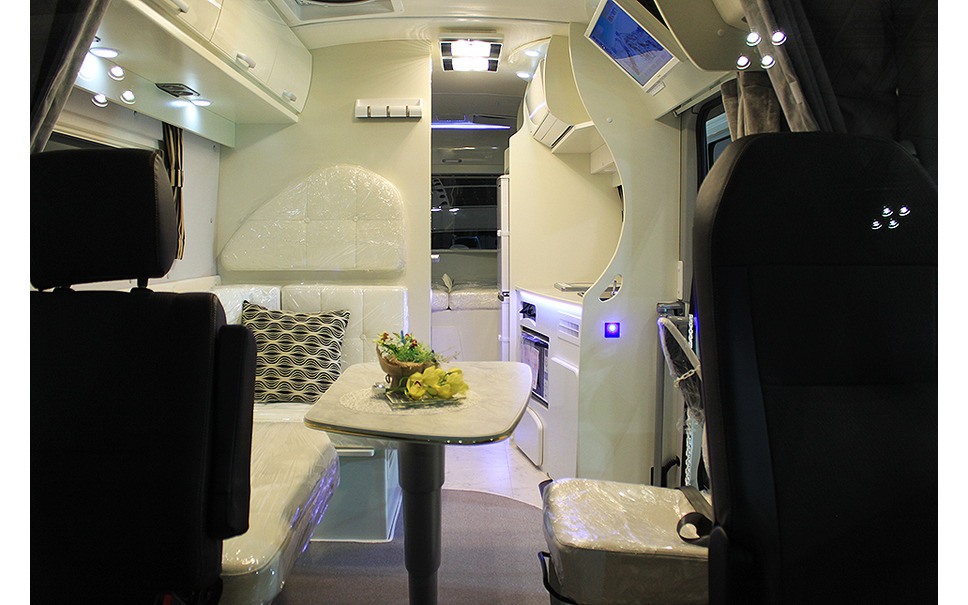 RV BIGFOOT ACSエテルノオクタービア(ジャパンキャンピングカーショー2022)