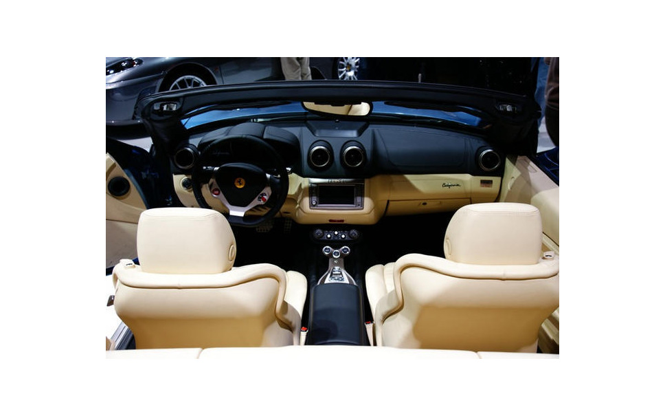 フェラーリ カリフォルニア 日本発売へ 価格は 2360万円 18枚目の写真 画像 レスポンス Response Jp