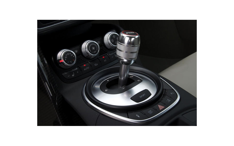 アウディ R8 V10モデル 発売 日常の快適性も確保 4枚目の写真 画像 レスポンス Response Jp アウディ R8 V10モデル 発売 日常の快適性も確保 4枚目の写真 画像 レスポンス Response Jp