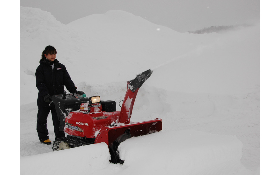雪国といえばホンダ 小型除雪機は今季00台販売 3枚目の写真 画像 レスポンス Response Jp 雪国といえばホンダ 小型除雪機は今季00台販売 3枚目の写真 画像 レスポンス Response Jp