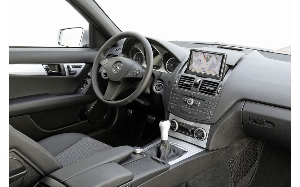 メルセデスベンツ Cクラス アイドルストップ搭載で燃費10 向上 2枚目の写真 画像 レスポンス Response Jp