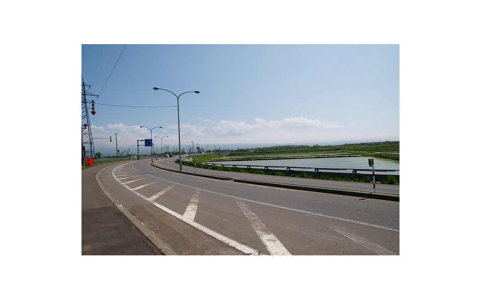 アイスバーンでスリップ 標識柱に突っ込む 訂正いたしました 5枚目の写真 画像 レスポンス Response Jp