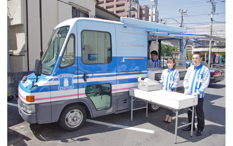 できたての揚げ物を被災地に ローソン 移動販売車を東北へ 2枚目の写真 画像 レスポンス Response Jp できたての揚げ物を被災地に ローソン 移動販売車を東北へ 2枚目の写真 画像 レスポンス Response Jp