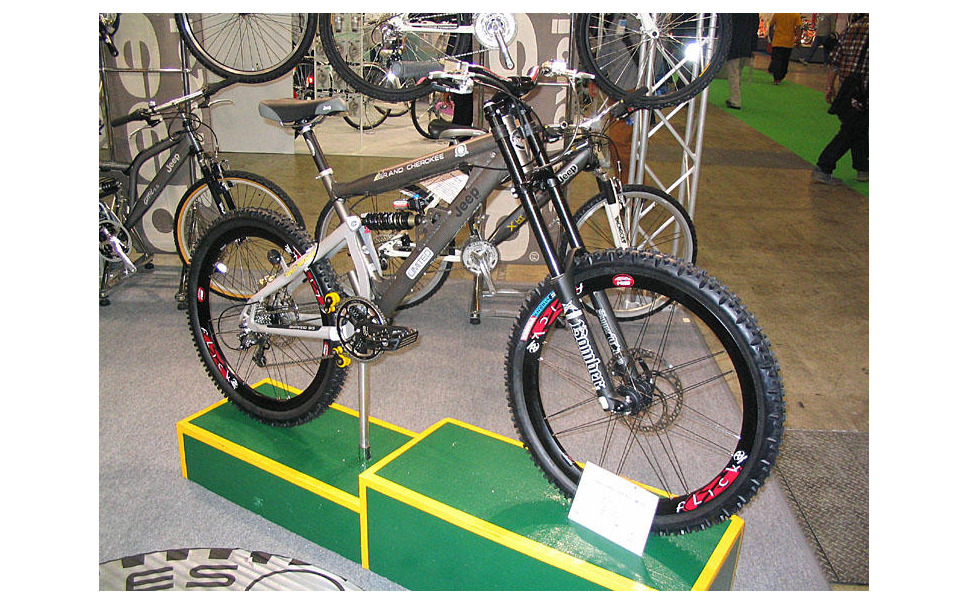 東京自転車展 手軽に買える高級ブランド 自動車メーカー戦略 3枚目の写真 画像 レスポンス Response Jp