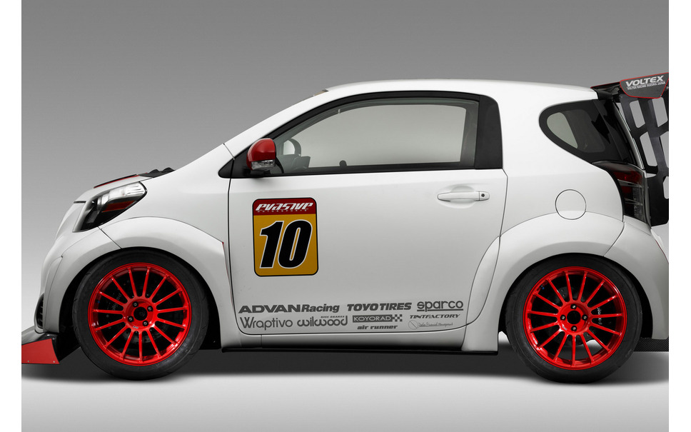 SEMA11】トヨタ iQ にレーサー登場 4枚目の写真・画像  レスポンス 