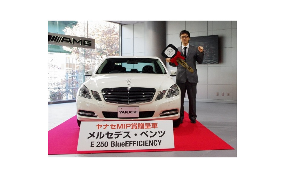 プロ野球開幕 Mvp選手にベンツを贈呈 ヤナセ 2枚目の写真 画像 レスポンス Response Jp