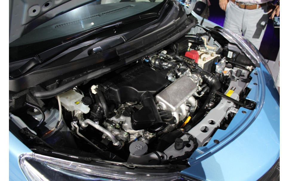 日産 ノート 新型発表 エンジンダウンサイズ 直噴スーパーチャージャーの1 2リットル 2枚目の写真 画像 レスポンス Response Jp 日産 ノート 新型発表 エンジンダウンサイズ 直噴スーパーチャージャーの1 2リットル 2枚目の写真 画像 レスポンス Response Jp