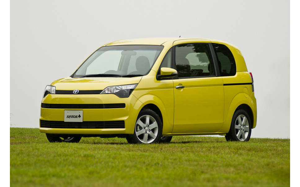 トヨタ スペイド 左右非対称デザインが唯一無二の魅力を醸し出す カーナリズム トヨタ スペイド 左右非対称デザインが唯一無二の魅力を醸し出す カーナリズム