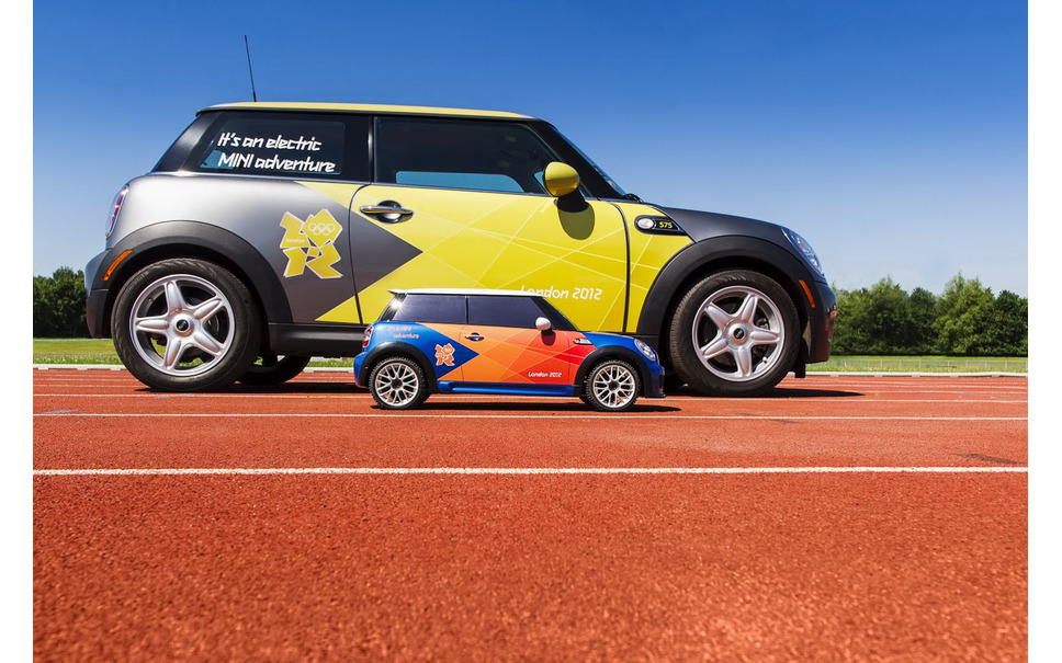 Miniのラジコンカー登場 ロンドン五輪 陸上競技の運営をサポート 3枚目の写真 画像 レスポンス Response Jp Miniのラジコンカー登場 ロンドン五輪 陸上競技の運営をサポート 3枚目の写真 画像 レスポンス Response Jp