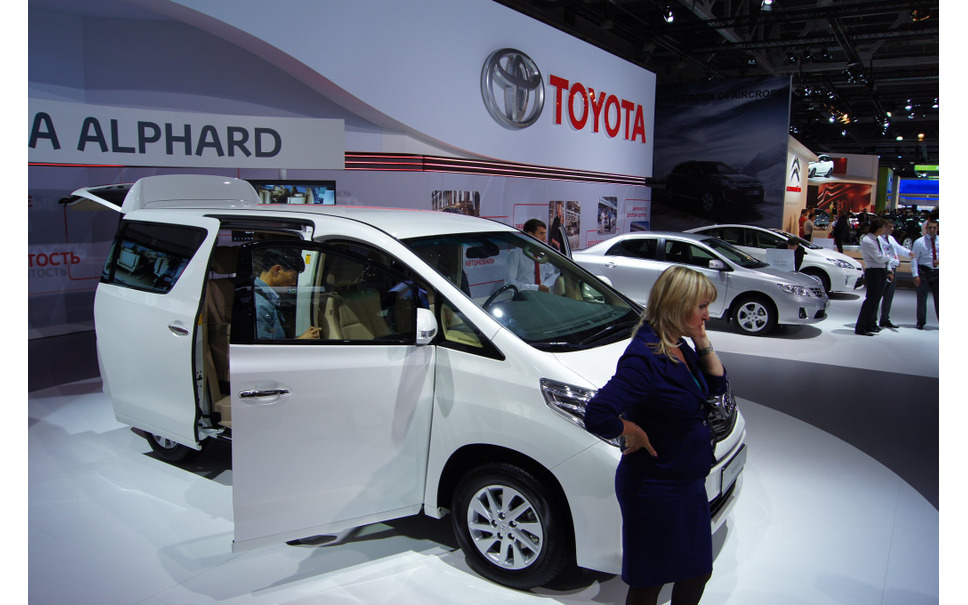 モスクワモーターショー12 トヨタロシア アルファード購入者の半数がsuv目当て 7枚目の写真 画像 レスポンス Response Jp