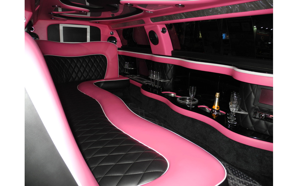 東京オートサロン13 クライスラーのリムジン 改造費は3000万円 2枚目の写真 画像 レスポンス Response Jp