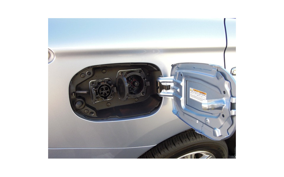 三菱 アウトランダー Phev 試乗 地震大国日本で最強の安心保険となる 青山尚暉 6枚目の写真 画像 レスポンス Response Jp