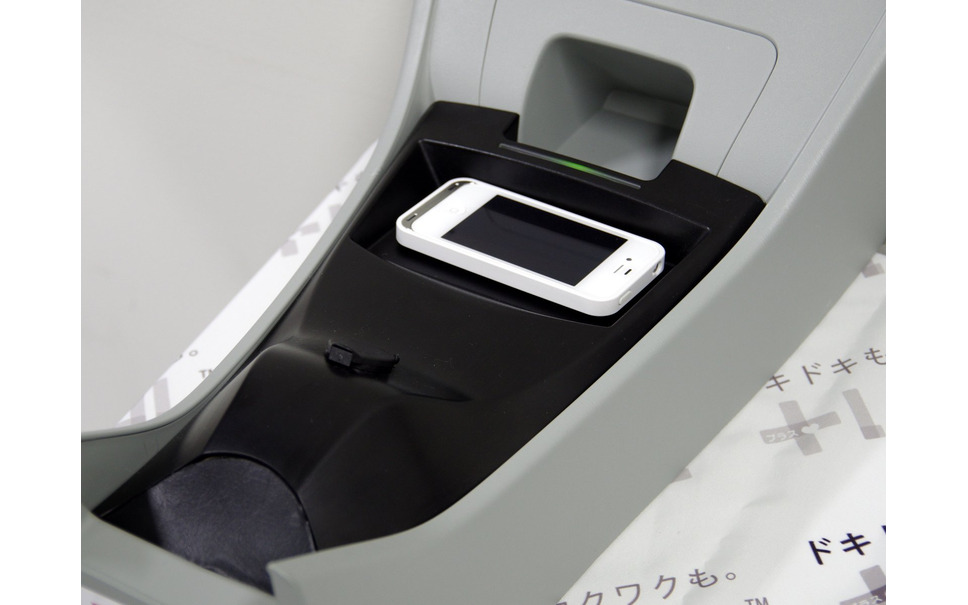 国内初のQi対応車載ワイヤレス充電機登場u2026プリウス専用の理由は「保有 