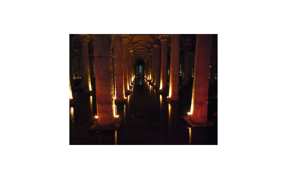 トルコの茶畑を訪ねて 5 イスタンブール 地下宮殿 4枚目の写真 画像 レスポンス Response Jp