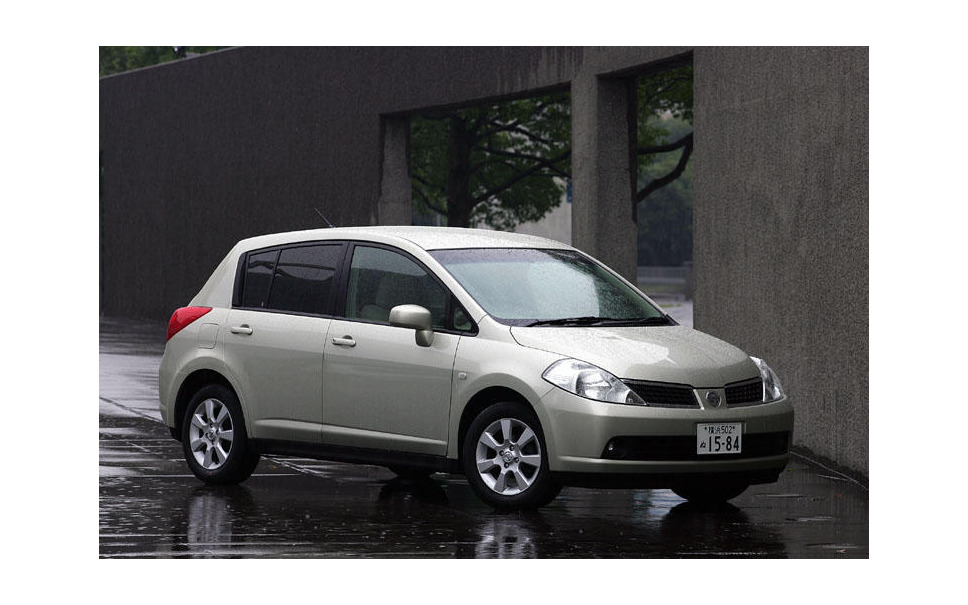 インプレ 04 小沢コージ 日産 ティーダ やっと出たマトモな小さい高級車 1枚目の写真 画像 レスポンス Response Jp