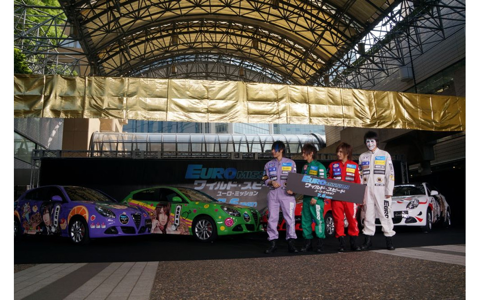 金爆 レーサー姿で イタ車の痛車 を披露 喜矢武 エンジン音でハリウッドデビュー 10枚目の写真 画像 レスポンス Response Jp 金爆 レーサー姿で イタ車の痛車 を披露 喜矢武 エンジン音でハリウッドデビュー 10枚目の写真 画像 レスポンス Response Jp