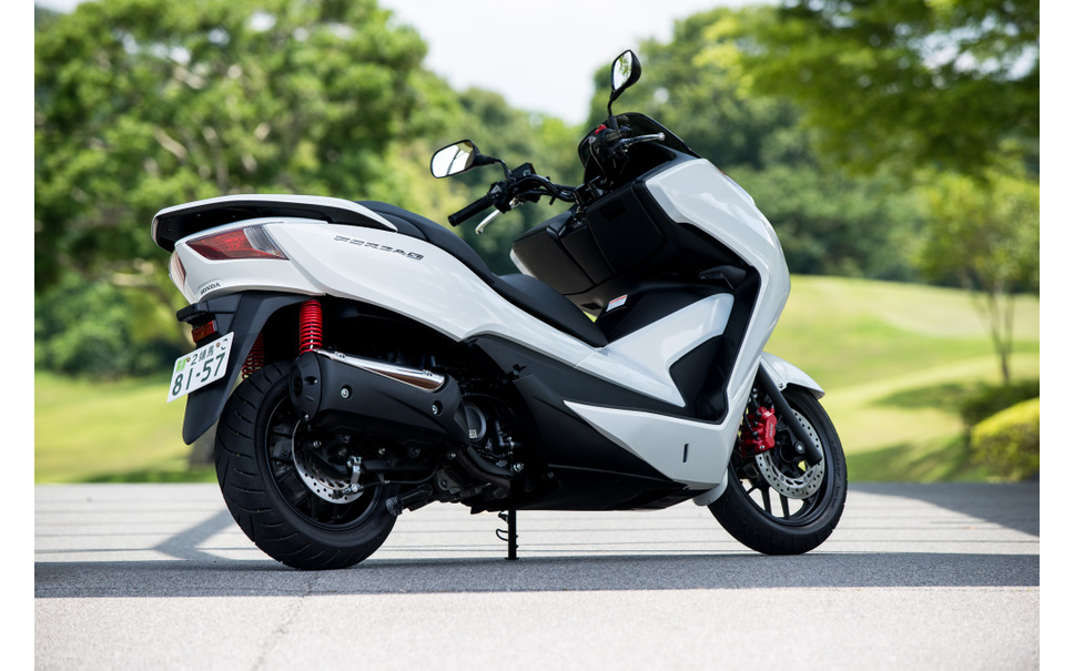 ホンダ フォルツァ Si 新型の軽二輪スクーター 写真蔵 4枚目の写真 画像 レスポンス Response Jp
