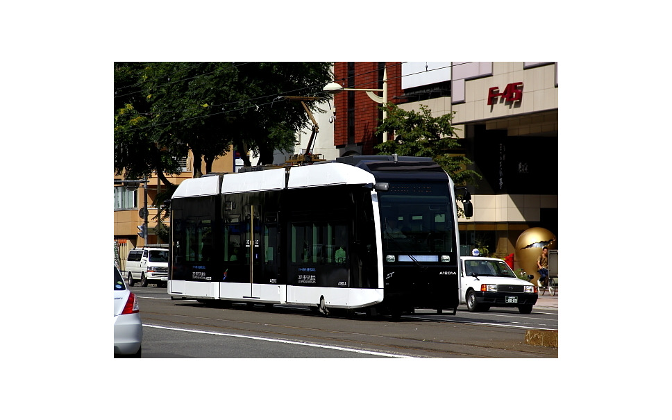 札幌市電の新型低床車 愛称は ポラリス に 1枚目の写真 画像 レスポンス Response Jp 札幌市電の新型低床車 愛称は ポラリス に 1枚目の写真 画像 レスポンス Response Jp