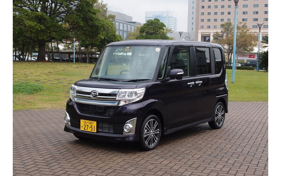 松屋銀座の外壁一面を ダイハツの歴代車種とタントカスタムがジャック 4枚目の写真 画像 レスポンス Response Jp