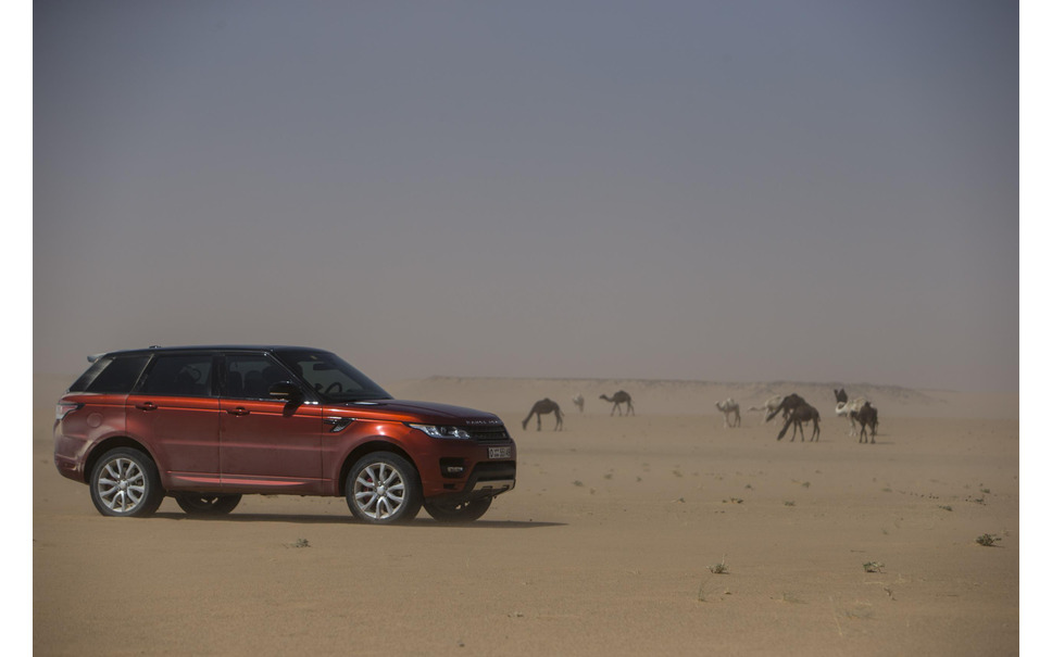 レンジローバースポーツ 新型 中東の砂漠横断で市販車最速タイムを記録 2枚目の写真 画像 レスポンス Response Jp