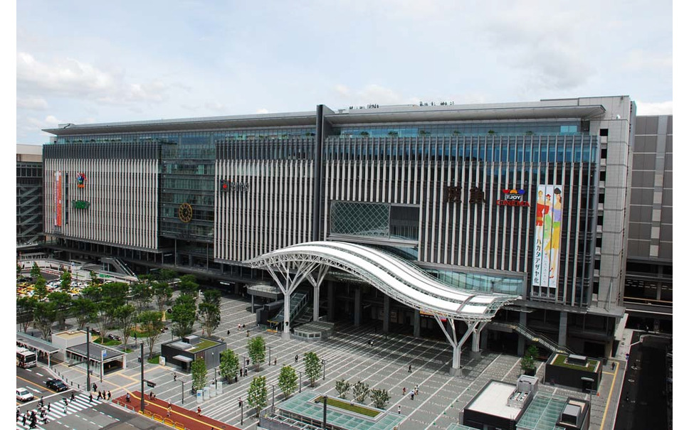Jr九州 博多駅移転50周年の記念イベント 104歳の元駅長が出発式 4枚目の写真 画像 レスポンス Response Jp Jr九州 博多駅移転50周年の記念イベント 104歳の元駅長が出発式 4枚目の写真 画像 レスポンス Response Jp
