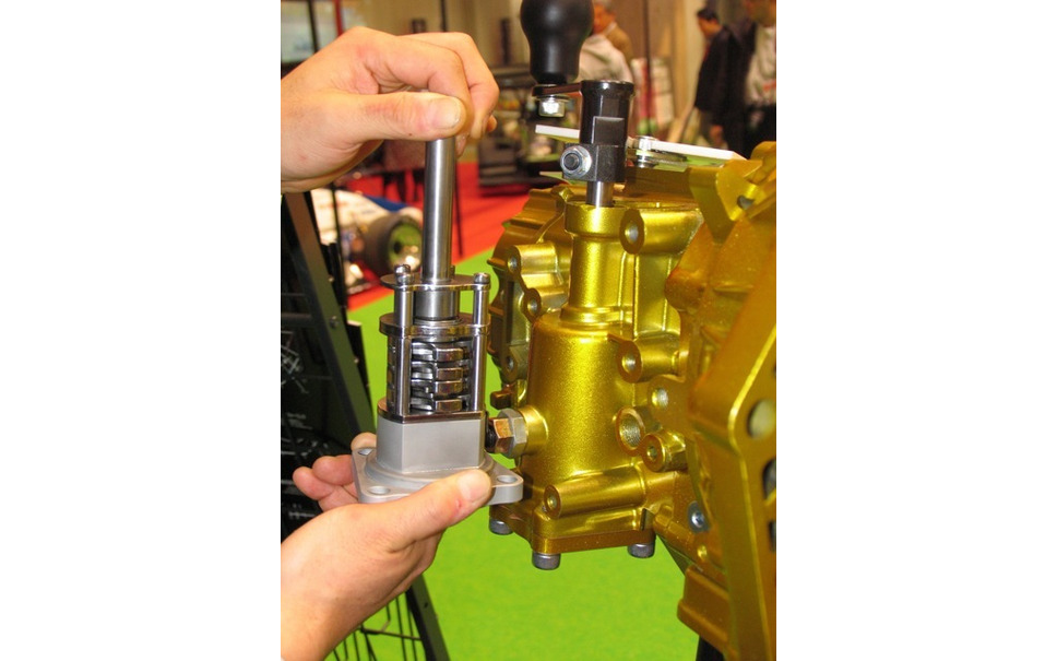 東京モーターショー13 シングルクラッチmtでも継ぎ目のない変速が可能に 3枚目の写真 画像 レスポンス Response Jp