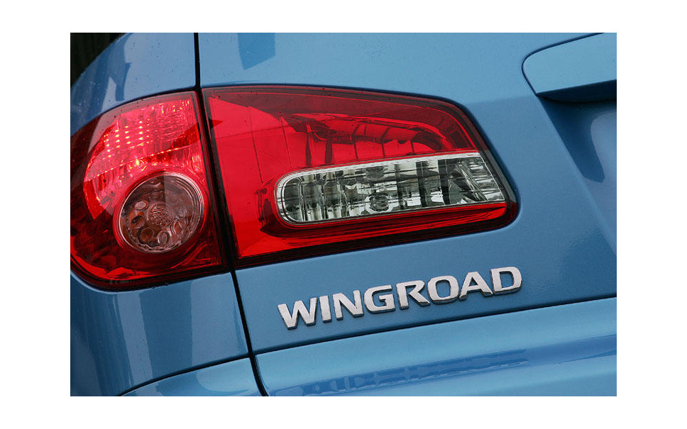 日産 ウイングロード 新型発表 バンがベースではありません 3枚目の写真 画像 レスポンス Response Jp