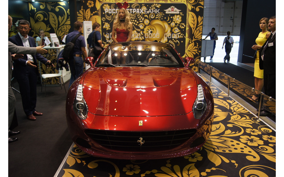 モスクワモーターショー14 成金ブースでショー唯一のフェラーリを展示したのは 8枚目の写真 画像 レスポンス Response Jp
