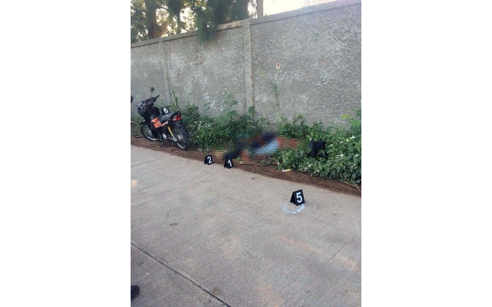 タイ チェンマイの学校裏で男性2人の射殺体見つかる 遺体の1人は窃盗犯 2枚目の写真 画像 レスポンス Response Jp タイ チェンマイの学校裏で男性2人の射殺体見つかる 遺体の1人は窃盗犯 2枚目の写真 画像 レスポンス Response Jp
