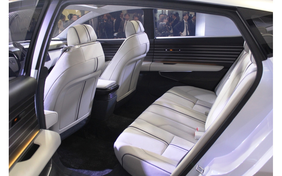 ホンダ Fcvコンセプト 発表 ホワイト 木目の内装は 未来とクリーン 表現 6枚目の写真 画像 レスポンス Response Jp